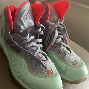 Nike Air Max Size 9 Hyperposite Rajon Rondo Christmas Colors Red & Green